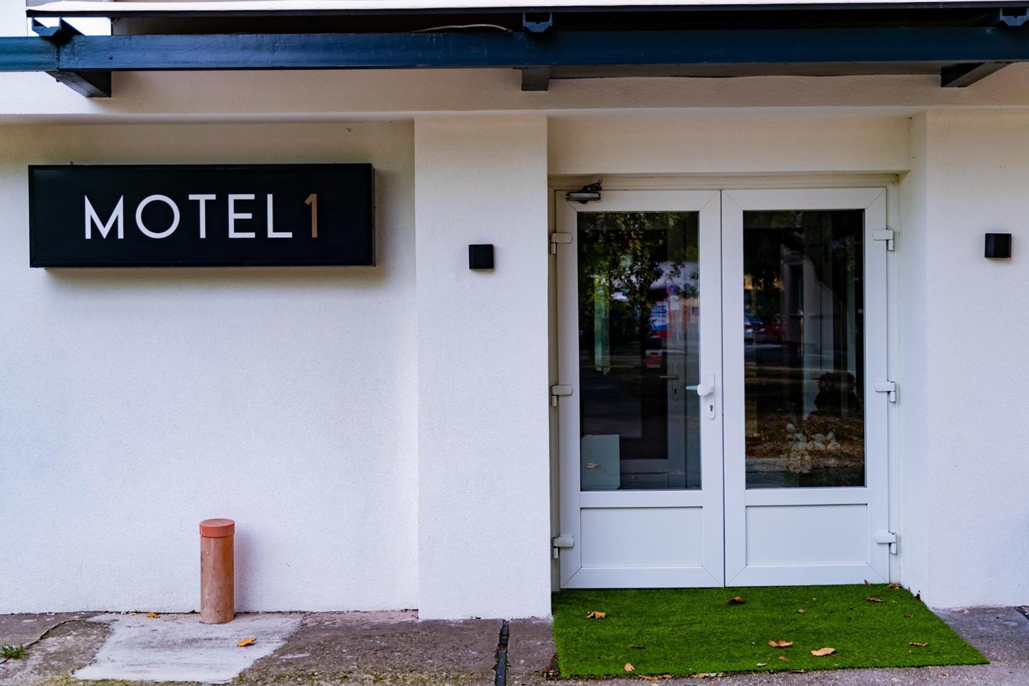Motel1- A Megfizetheto Luxus! Дунауйварош Экстерьер фото