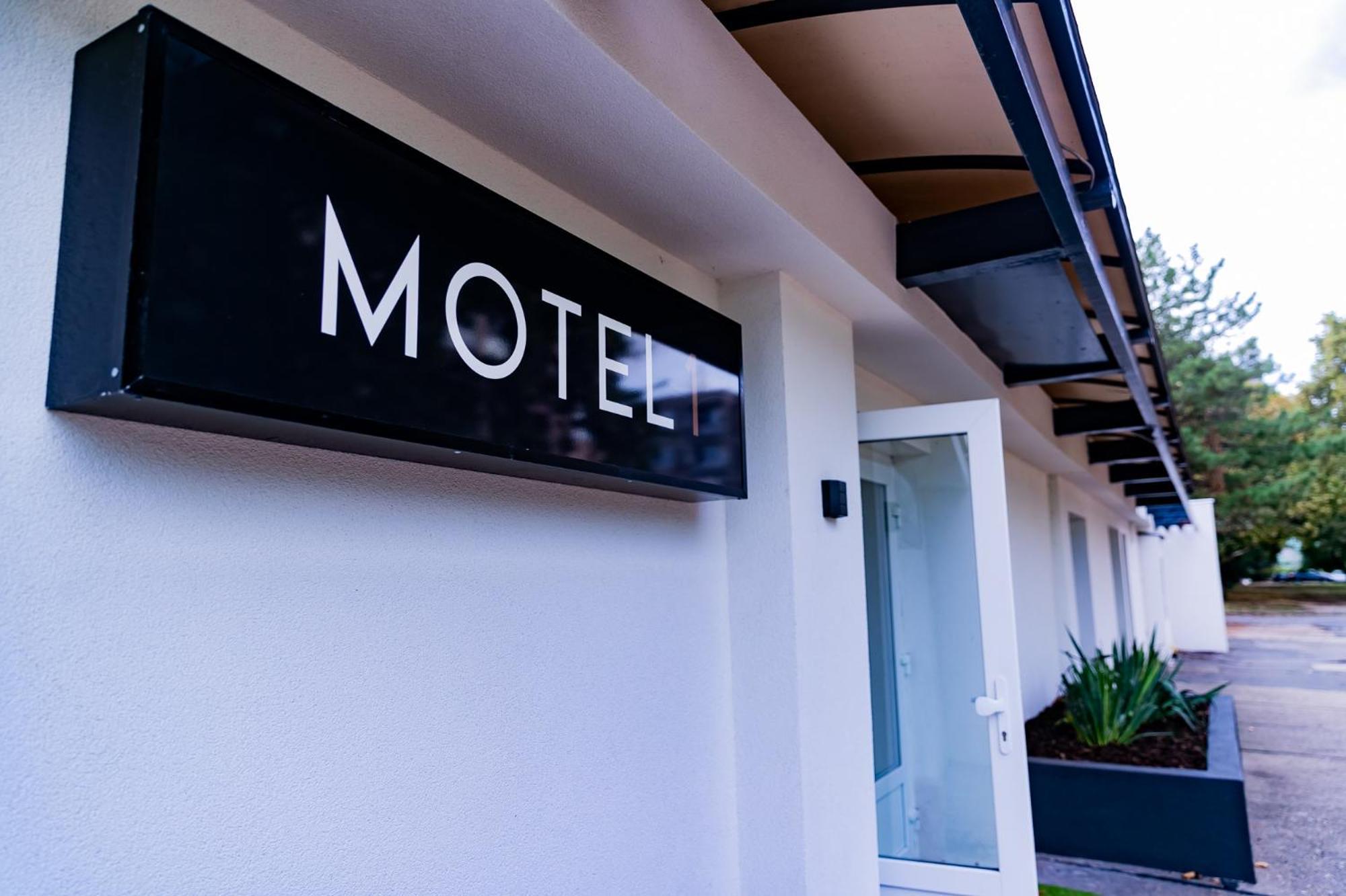 Motel1- A Megfizetheto Luxus! Дунауйварош Экстерьер фото
