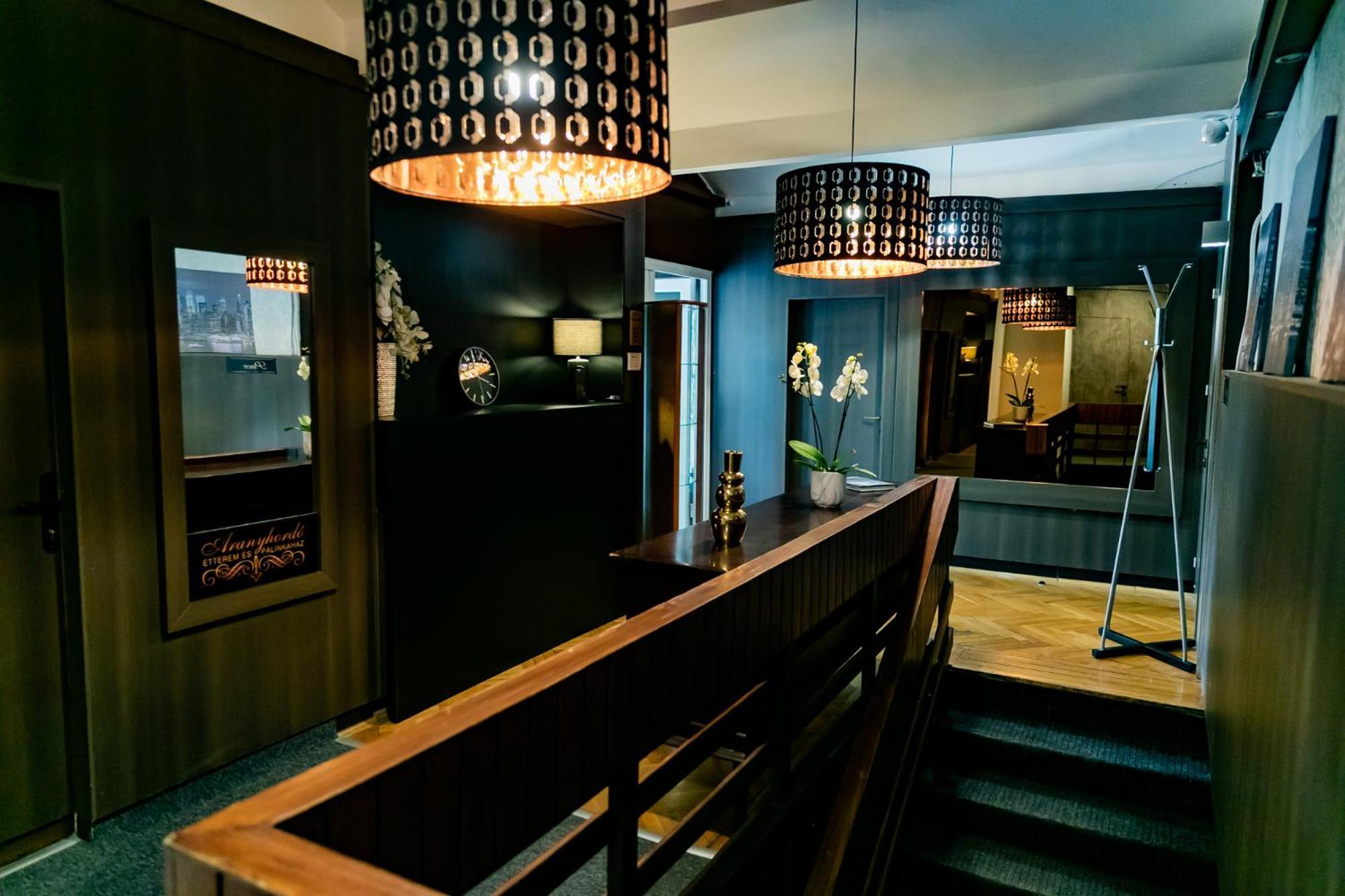 Motel1- A Megfizetheto Luxus! Дунауйварош Экстерьер фото
