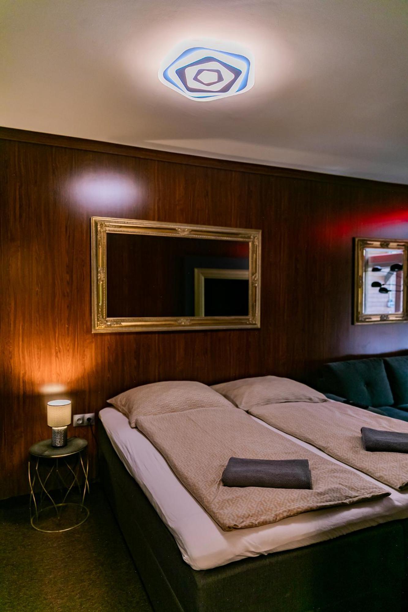 Motel1- A Megfizetheto Luxus! Дунауйварош Экстерьер фото